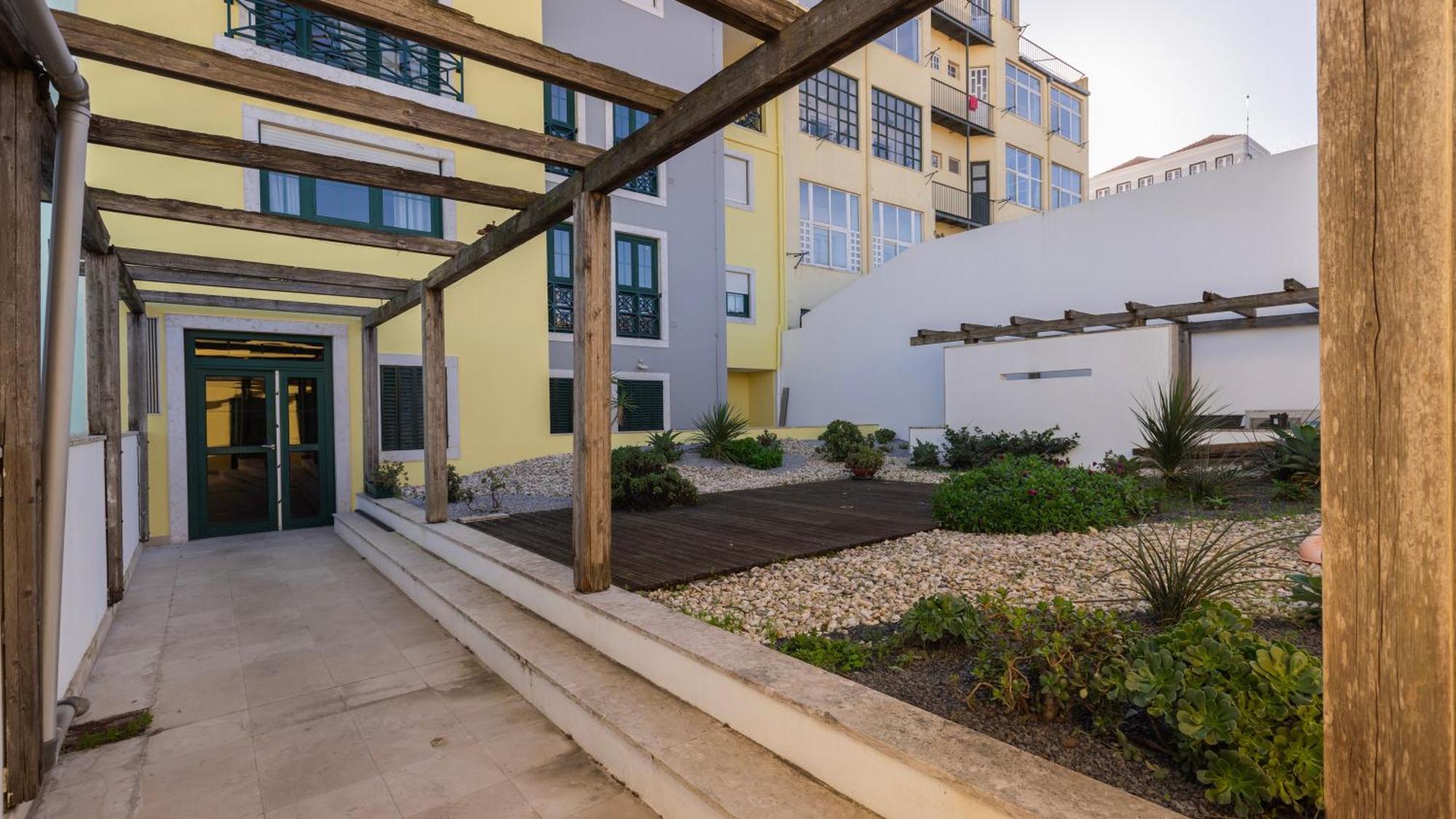 Stylish Apartment With Parking By Lovelystay Lisboa Exterior foto