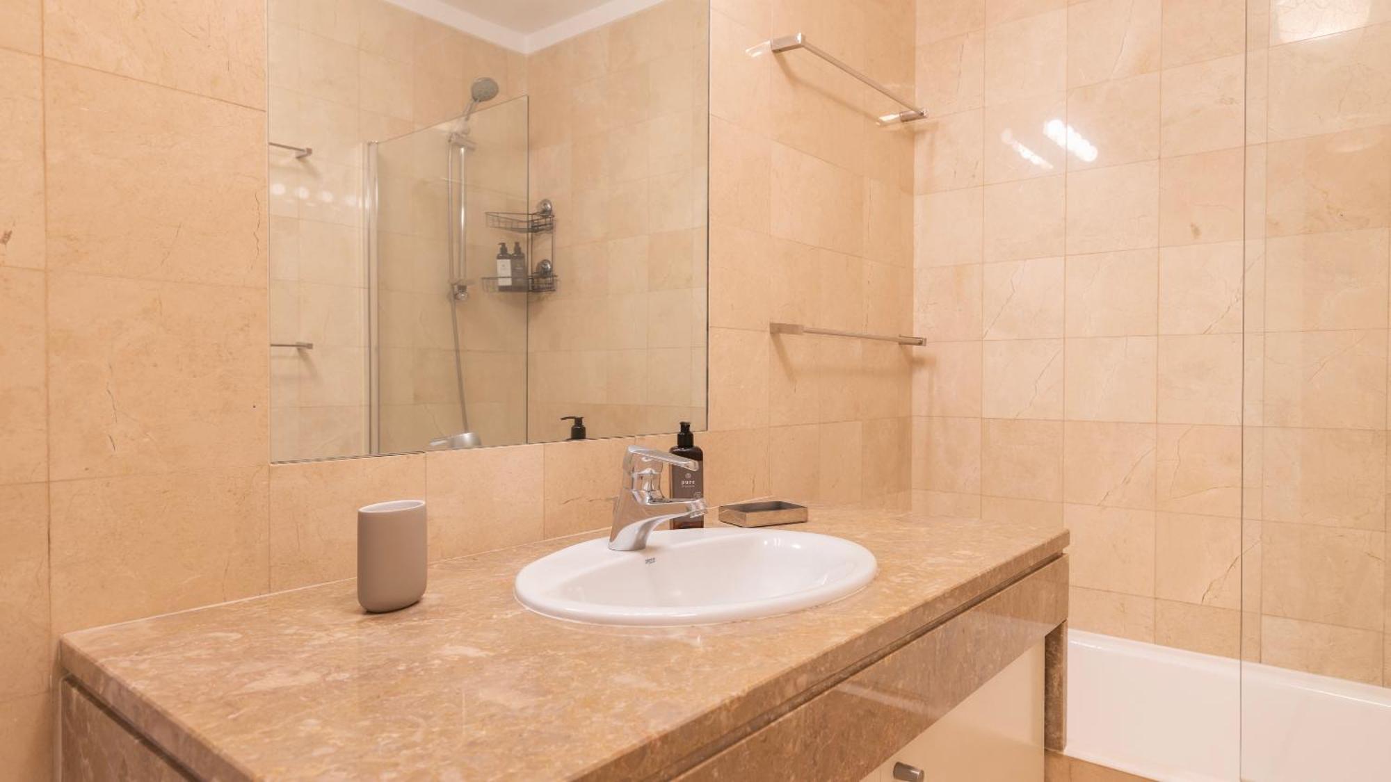 Stylish Apartment With Parking By Lovelystay Lisboa Exterior foto