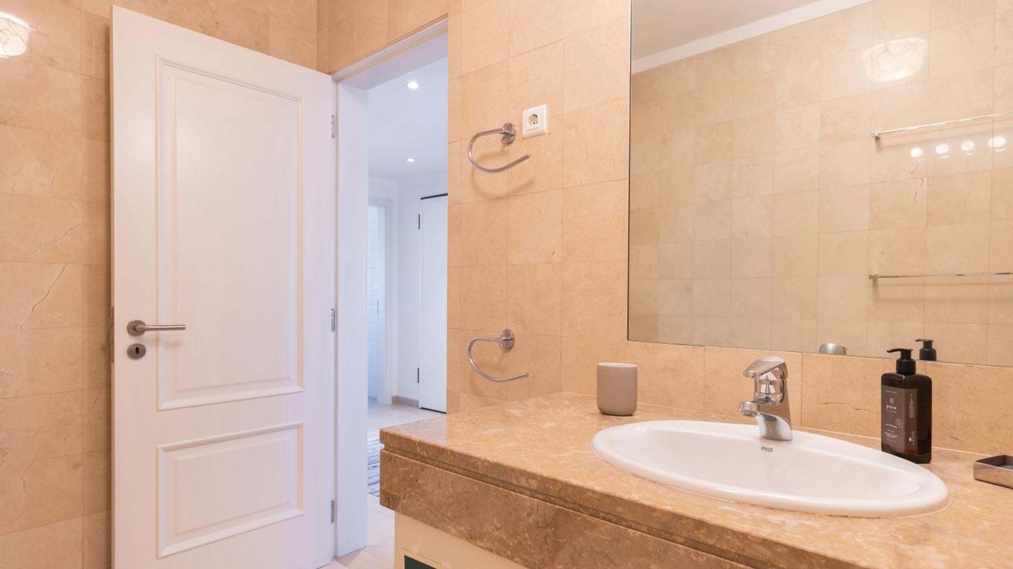 Stylish Apartment With Parking By Lovelystay Lisboa Exterior foto