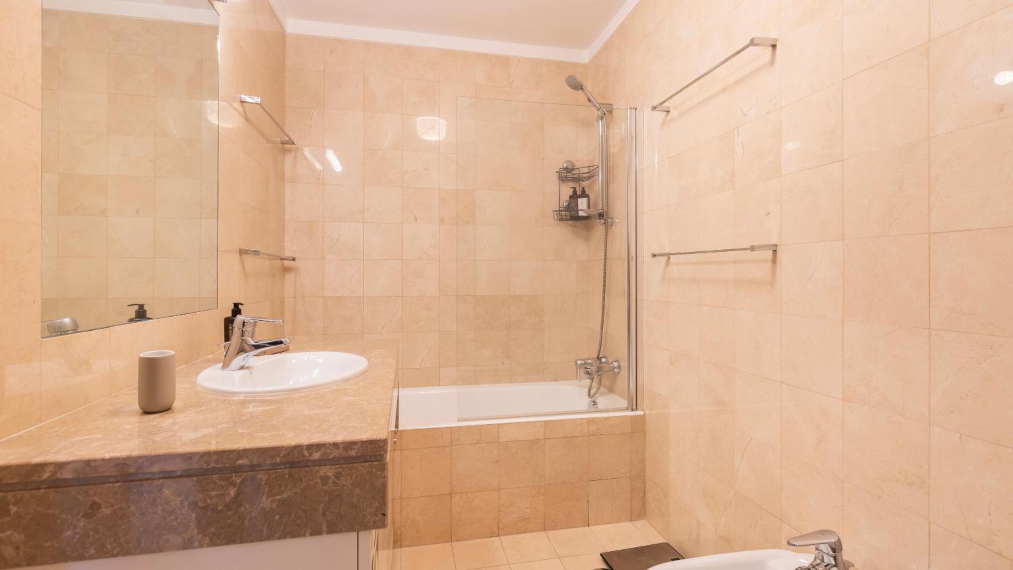Stylish Apartment With Parking By Lovelystay Lisboa Exterior foto